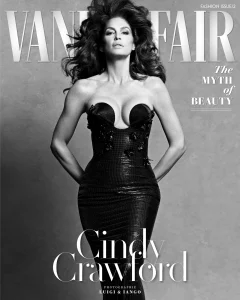 Cindy Crawford dans le Vanity Fair du mois d'octobre 2023 "Mythologie de la Beauté". posant en robe bustier et mettant en avant sa silhouette sculpturale. Cela marque son grand retour en tant que mannequin.