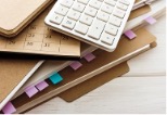 Calculatrice et dossiers comptable qui représentent mon ancienne activité