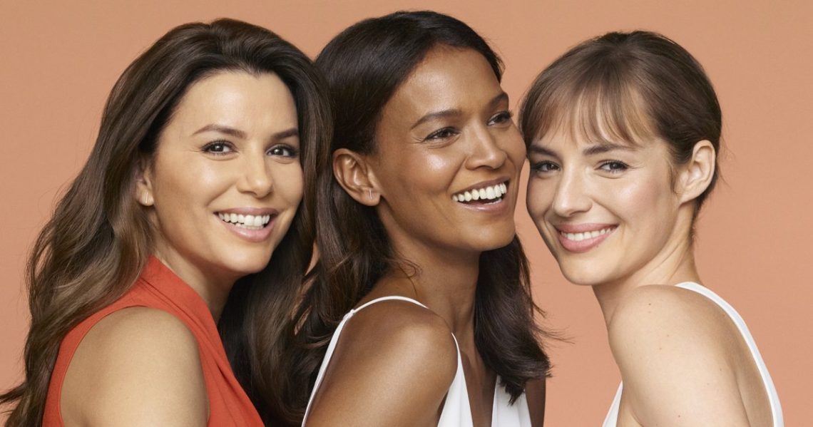 Teint naturels éclatants de stars dont Eva Longoria