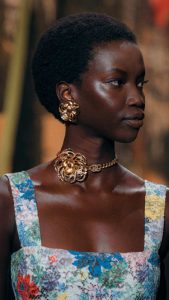Autre collier choker défilé Chanel